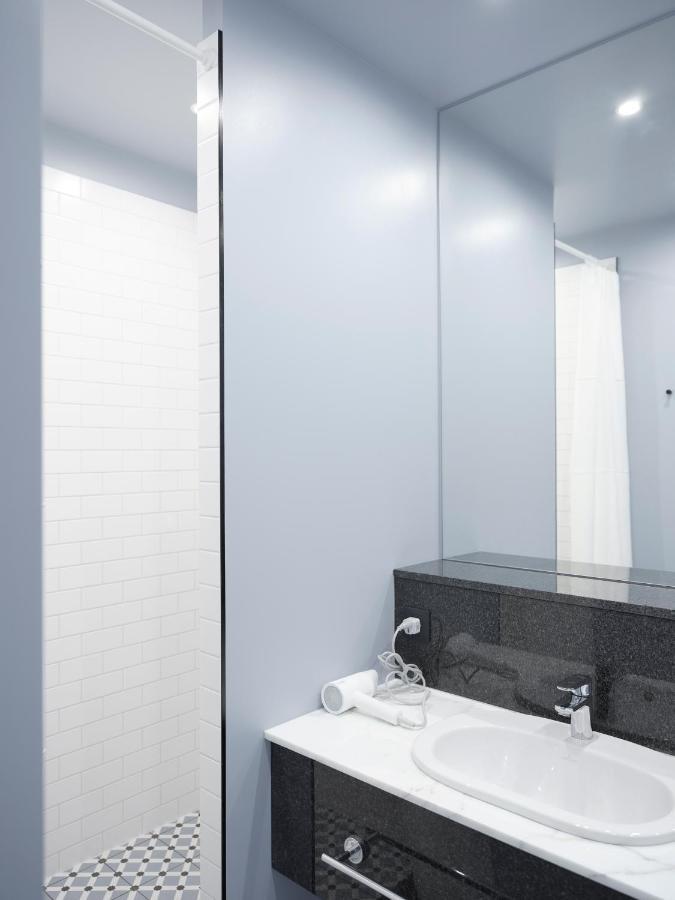 Khách sạn hẻo lánh Miro Skolas - Quiet Chic, Free Parking, Self Check-in Riga