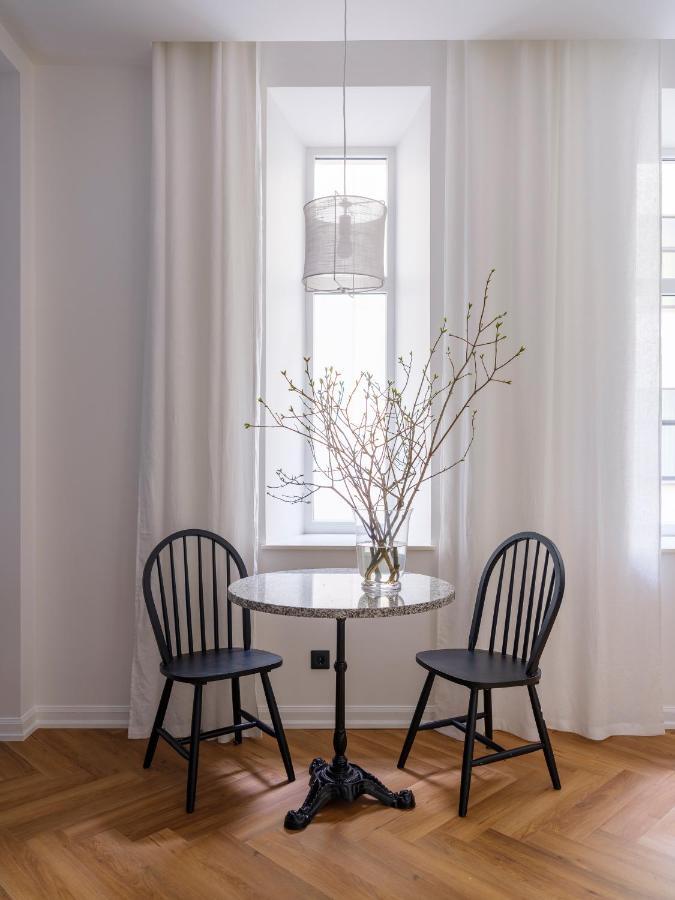 Miro Skolas - Quiet Chic, Free Parking, Self Check-in Khách sạn hẻo lánh Riga